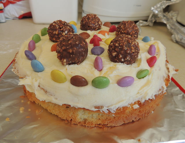 How To Express Your Creativity Through Cake Decorating