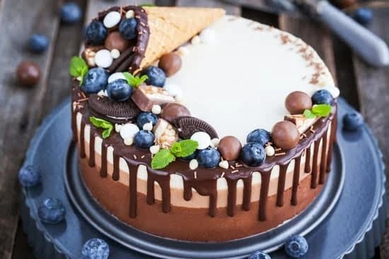 Easy and Budget Friendly Cake Decorating Ideas