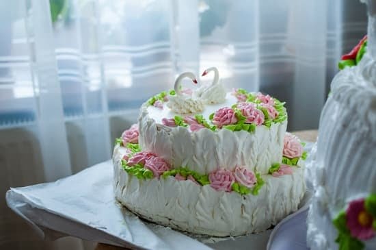 Make Amazing Cake Decorations Using Amazing Decorating Tools