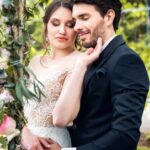 Stunning down wedding hairstyles - elegant and timeless bridal looks