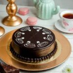 Step-by-step guide on How to Make Cake Decorating Flowers, including useful tips and techniques