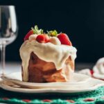 Step-by-step guide on how to make stunning cake decorations with icing