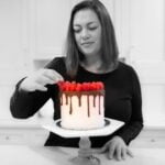 Learn step-by-step how to decor chocolate cake with edible flowers for a delightful presentation