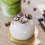 How to Decorate a 2 Layer Cake Step-by-step guide on how to beautifully decorate a 2 layer cake at home