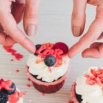 Delicious vanilla and chocolate frosting recipes – the best frostings for decorating cake!