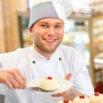 How to Decorate a Cake With Strawberries and Chocolate Step-by-step guide: How to decorate a cake with strawberries and chocolate for a delicious finish