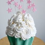 How to Decorate a Cake With Chocolate Covered Strawberries Step-by-step guide on how to decorate a cake with delicious chocolate-covered strawberries as the centerpiece