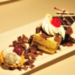 How to Decorate a Cake With Chocolate Ganache Step-by-step guide on how to decorate a cake with luscious chocolate ganache