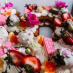 Decorate a cake with a picture of fondant