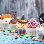 Step-by-step guide on how to decorate a homemade birthday cake