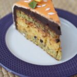 How to Decorate a Round Cake How to decorate a round cake with colorful frosting and edible flowers for a delightful presentation