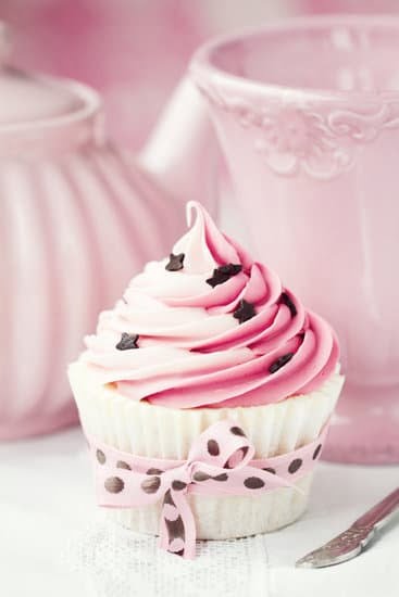 Step-by-step guide to decorate chocolate mousse cake with intricate designs and chocolate shavings