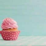 How to Decorate White Cake Step-by-step guide on how to decorate white cake with frosting and edible flowers