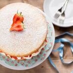 How to decorate cake with macarons: a step-by-step guide to creating stunning, elegant desserts