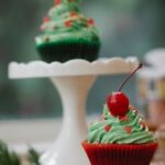 How to Decorate a Cake With Strawberries and Blueberries How to Decorate a Cake with Fresh Strawberries and Juicy Blueberries