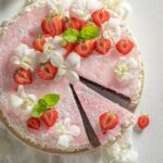 How to Learn to Bake and Decorate Cakes Step-by-step Guide: How to Learn to Bake and Decorate Cakes like a Pro