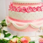 How to Decorate a Wedding Cake With Real Flowers How to Decorate a Wedding Cake with Real Flowers: step-by-step guide for stunning floral cake design