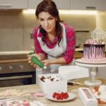 Step-by-step guide for decorating cake sides with buttercream – How to Decorate the Side of a Cake with Buttercream