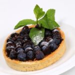 How to Decorate a Simple Cake How to Decorate a Simple Cake: Step-by-Step Guide
