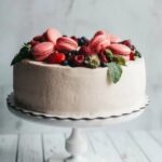 How to Decorate a Chocolate Bundt Cake How to Decorate a Chocolate Bundt Cake: Step-by-step guide to decorate a delicious homemade dessert