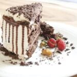 How to Decorate a Cake Without Frosting Decorated cake without frosting: using fresh fruit, edible flowers, or dusting with powdered sugar for a simple and elegant finish