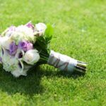 Step-by-step guide on how to make wedding bouquet with fresh flowers