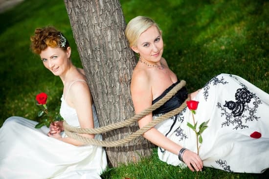 Does Love Is Blind Pay for the Weddings 1 Love Is Blind wedding expenses: explaining who really pays for the weddings in the show