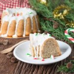 How to Decorate a Carrot Cake Easy How to Decorate a Carrot Cake Easy: Simple icing swirls, chopped nuts, and fondant carrots