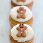 Decorating a sponge cake with fluffy whipped cream: Step-by-step guide and tips