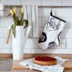 What Is Piping Gel Used for in Cake Decorating Piping gel in cake decorating is used for creating transparent or glossy decorations and gluing edible elements in place