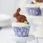 How to Professionally Decorate a Cake: Step-by-Step Guide with Expert Tips and Techniques