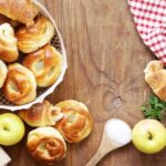 How to Decorate a Cake With Buttercream Ruffles Step-by-step guide: How to decorate a cake with buttercream ruffles for stunning results