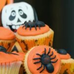 What Flowers Can I Use to Decorate a Cake Decorate your cake with fresh roses, daisies, or edible flowers like pansies and lavender