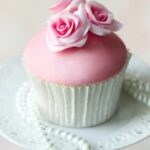 How to Decorate a Fondant Wedding Cake How to Decorate a Fondant Wedding Cake: Step-by-Step Guide for Beautiful Cake Design