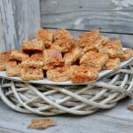 How to Decorate a Cake Plate for Christmas How to Decorate a Festive Christmas Cake Plate with DIY Holiday Elements