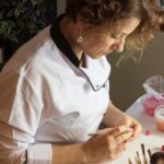 How to Decorate a Cake with Frosting at Home: Step-by-Step Tutorial for Beginners