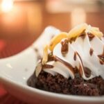 How to Decorate a Carrot Cake With Nuts How to Decorate a Carrot Cake with Nuts: A simple, nutty carrot cake topping idea