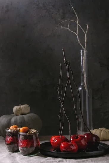 Learn how to decorate mini carrot cakes with colorful frosting and edible flowers