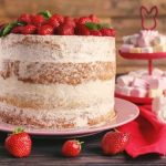 Step-by-step guide on how to easily decorate a chocolate cake with icing and sprinkles