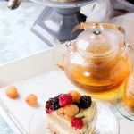 How to Use Icing Sugar to Decorate a Cake Step-by-step guide on how to use icing sugar to beautifully decorate your cake at home