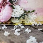 How to Decorate a Wedding Table for the Cake How to decorate a wedding table with elegant cake display