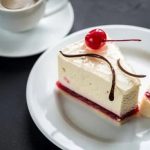 When to Decorate a Wedding Cake Beautiful wedding cake with when to decorate a wedding cake inspiration