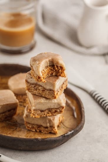 How to Use Fresh Strawberries to Decorate a Cake 1 Step-by-step guide on how to use fresh strawberries to decorate a cake like a pro