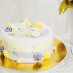 How to Decorate a Home Baked Cake How to decorate a home baked cake with frosting and sprinkles