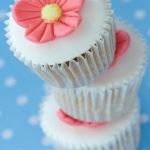 How to easily decorate a Halloween-themed sheet cake with spooky designs