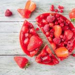 How to Decorate a Christmas Cake With Fruit Step-by-step guide on how to decorate a Christmas cake with festive fruits