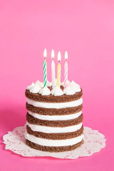 Learn how to perfectly decorate texture buttercream wedding cakes with expert tips and techniques