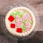 Step-by-step guide on how to use cake frosting to beautifully decorate cookies