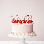 Step-by-step guide on decorating a Toronto Maple Leaf cake